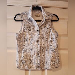 NWT Abercrombie Kids blue and white patterned button up denim vest XL